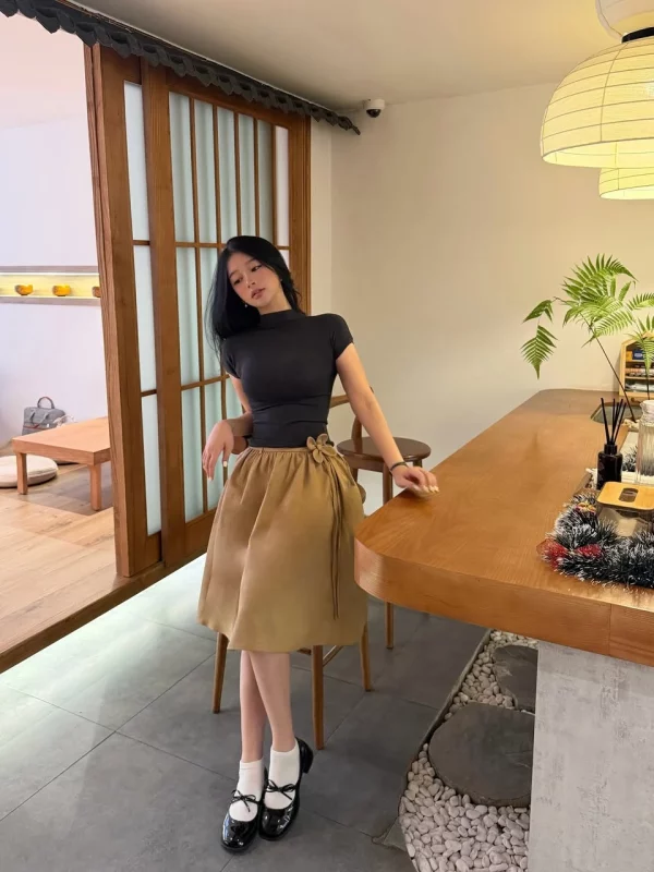 Tuệ Giang mặc set Babytee và Ivy Skirt LINHDINH Studio ảnh 1