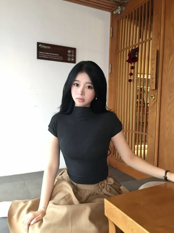 Tuệ Giang mặc set Babytee và Ivy Skirt LINHDINH Studio ảnh 5