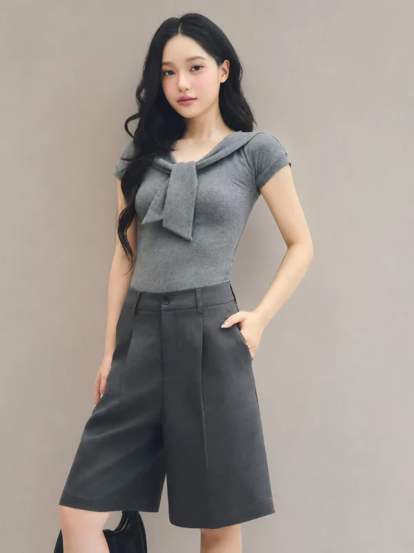 Easy Short quần short nữ màu xám trên nền studio LINHDINH Studio