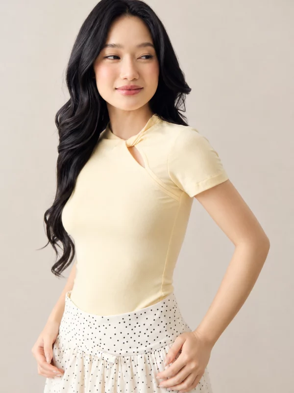 Áo cut-out Chloe Top màu vàng bơ