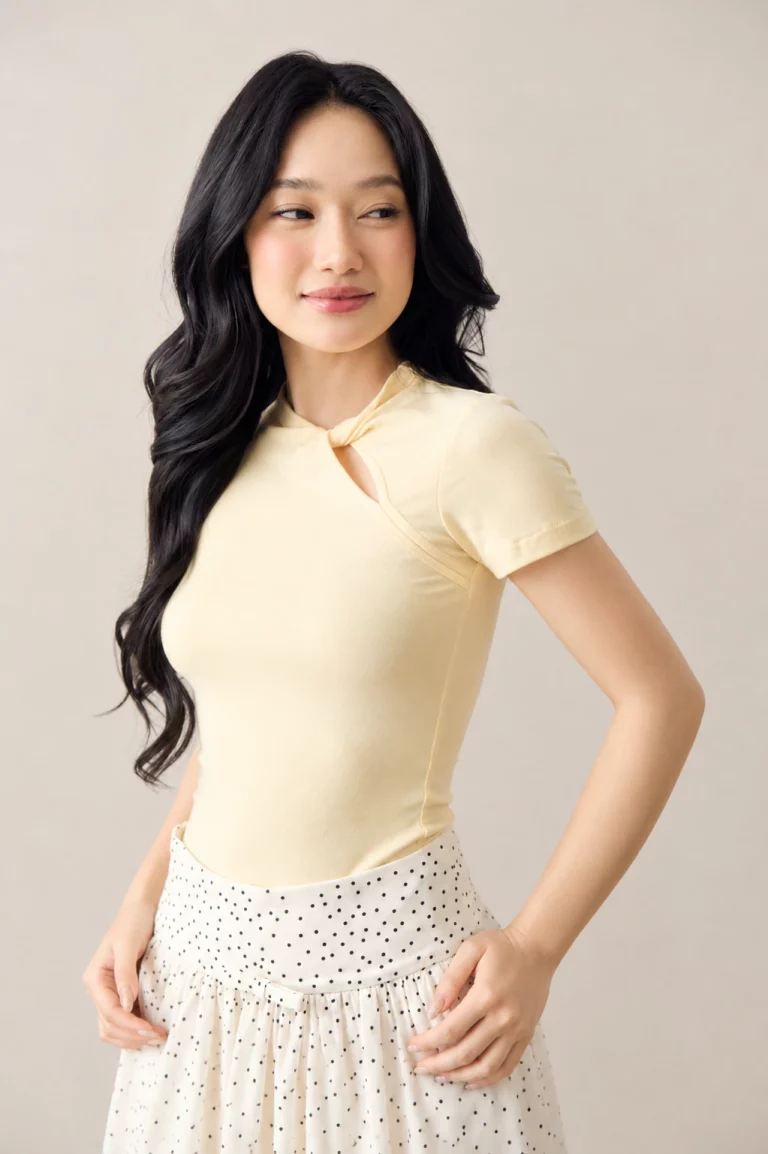 Áo cut-out Chloe Top màu vàng bơ