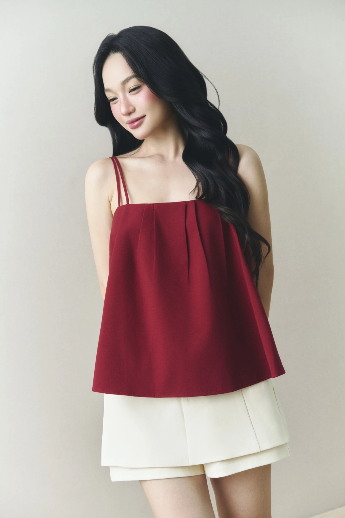 Áo hai dây Soleil Cami Top đỏ đô chi tiết xếp ly