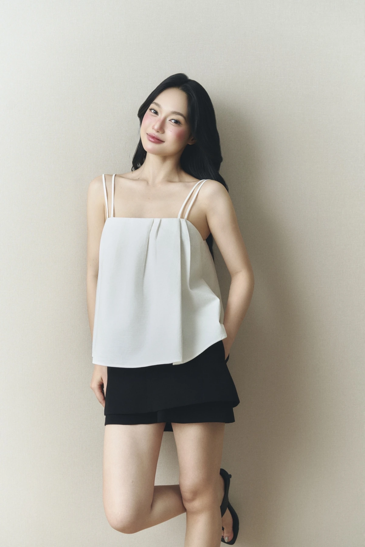 Áo hai dây Soleil Cami Top màu trắng chi tiết dây đôi